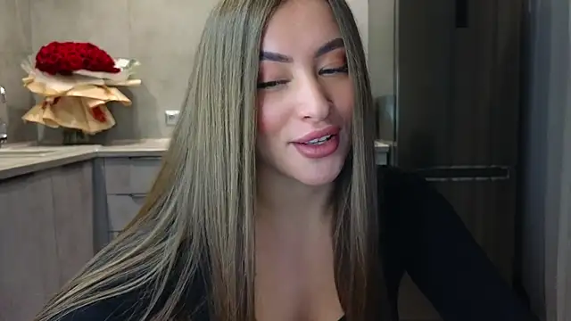 Snapshot of Cinderella____ chatting on March 22, 11:31 pm Cinderella online show from March 22, 11:31 pm