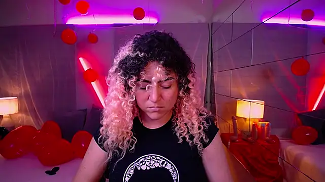 Kateryn  online show from February 18, 7:52 pm