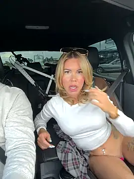 Lara Bergmann online show from December 3, 11:55 am