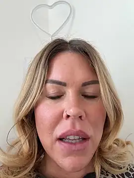 Lara Bergmann online show from March 2, 8:27 am