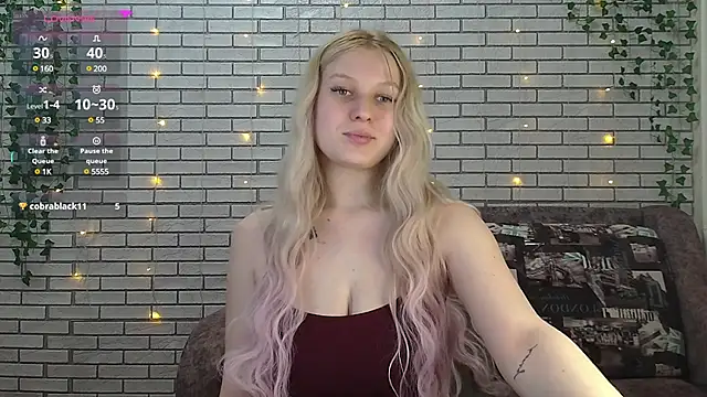 EmiliaDuchess online show from December 4, 2:26 pm