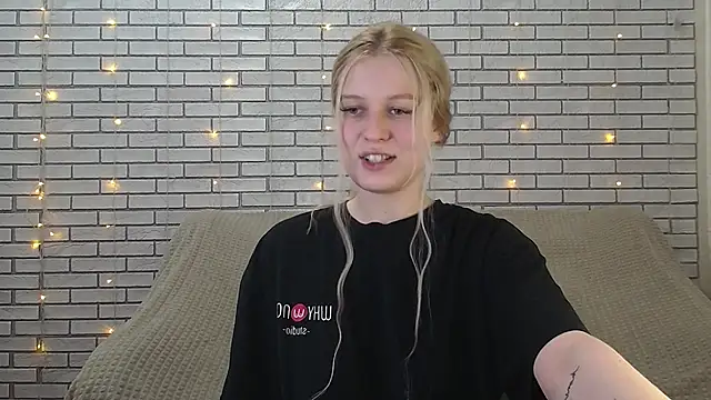 EmiliaDuchess online show from December 10, 11:54 am