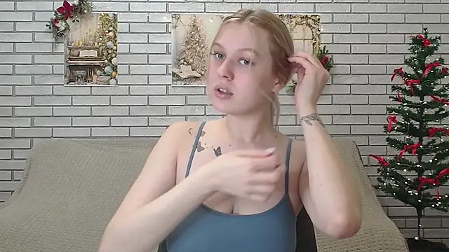 EmiliaDuchess online show from December 19, 8:34 am