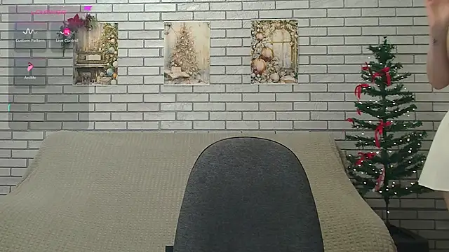 EmiliaDuchess online show from January 25, 8:00 am