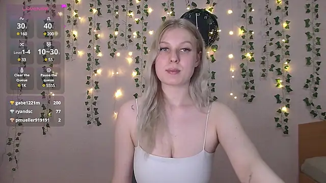 EmiliaDuchess online show from March 6, 1:03 pm