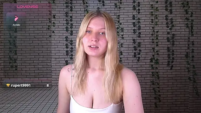 EmiliaDuchess online show from October 13, 9:53 am