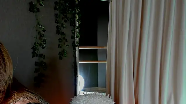 Snapshot of AnnLevine chatting on January 12, 6:06 am AnnLevine online show from January 12, 6:06 am