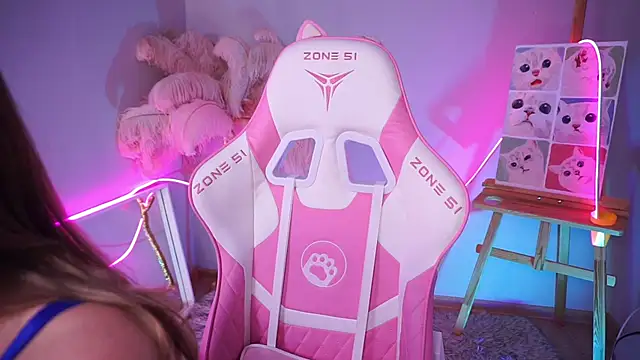 Snapshot of AnnLevine chatting on December 3, 2:04 pm AnnLevine online show from December 3, 2:04 pm