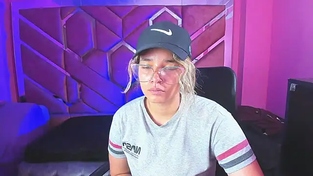 Olivia Fox69 online show from February 19, 3:06 am