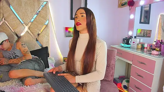 parejacaliente20154 online show from November 5, 12:32 am