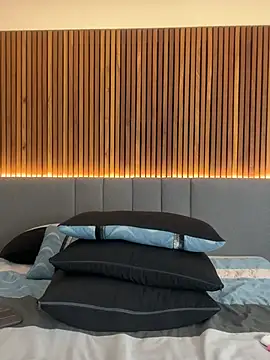 EmiilyAdams  online show from March 21, 12:29 am