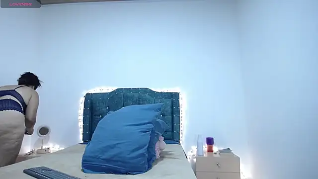 Snapshot of sofiamature01 chatting on December 10, 9:11 pm sofiamature01 online show from December 10, 9:11 pm