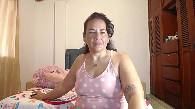 Snapshot of sofiamature01 chatting on October 31, 4:08 pm sofiamature01 online show from October 31, 4:08 pm