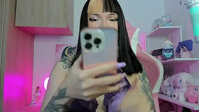 Snapshot of Artic_love chatting on November 13, 4:11 am Artic love online show from November 13, 4:11 am