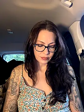 Snapshot of BeautifulMesss chatting on September 13, 9:25 pm BeautifulMesss online show from September 13, 9:25 pm