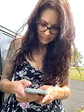 Snapshot of BeautifulMesss chatting on September 16, 4:30 pm BeautifulMesss online show from September 16, 4:30 pm