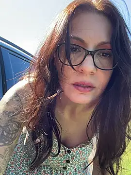 Snapshot of BeautifulMesss chatting on September 28, 4:12 pm BeautifulMesss online show from September 28, 4:12 pm