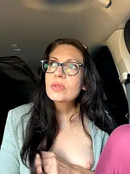 Snapshot of BeautifulMesss chatting on October 13, 8:31 pm BeautifulMesss online show from October 13, 8:31 pm