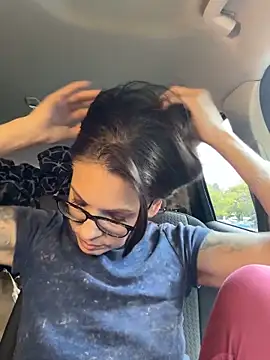 Snapshot of BeautifulMesss chatting on October 15, 4:07 pm BeautifulMesss online show from October 15, 4:07 pm