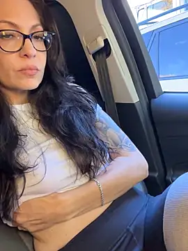 Snapshot of BeautifulMesss chatting on October 21, 4:51 pm BeautifulMesss online show from October 21, 4:51 pm