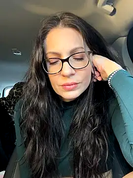 Snapshot of BeautifulMesss chatting on November 15, 6:48 pm BeautifulMesss online show from November 15, 6:48 pm