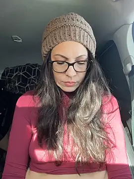 Snapshot of BeautifulMesss chatting on December 15, 4:22 pm BeautifulMesss online show from December 15, 4:22 pm