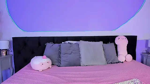 Julieta Cortes   online show from October 22, 12:05 pm