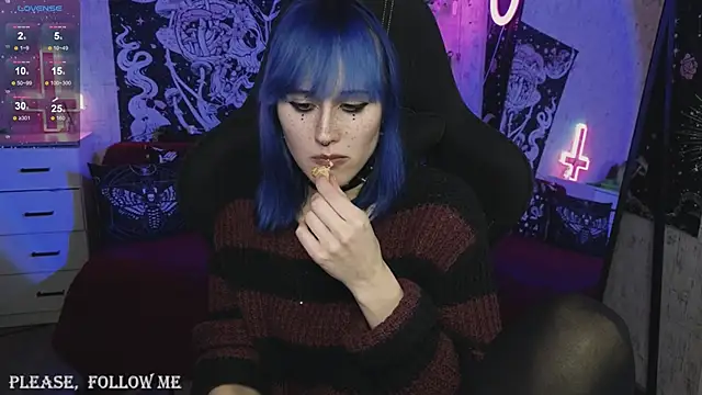 Snapshot of little_Elika chatting on December 3, 12:35 am little Elika online show from December 3, 12:35 am