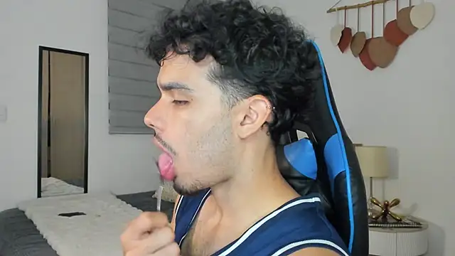 mateoleonee online show from March 13, 11:59 pm