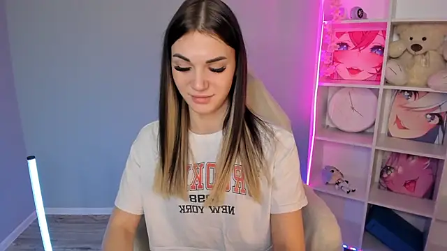 Snapshot of Hellen_Moore chatting on December 18, 1:05 am Hellen Moore online show from December 18, 1:05 am