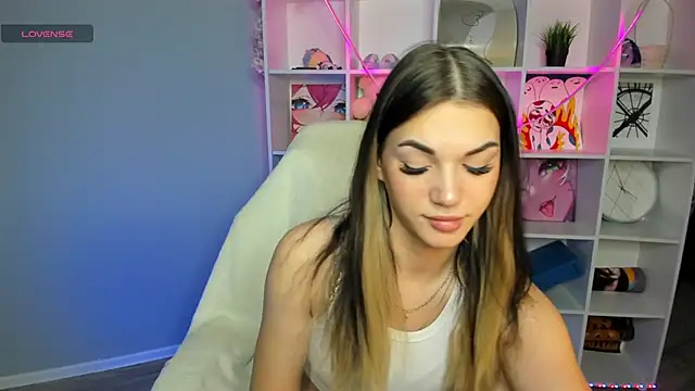 Snapshot of Hellen_Moore chatting on December 30, 12:11 am Hellen Moore online show from December 30, 12:11 am