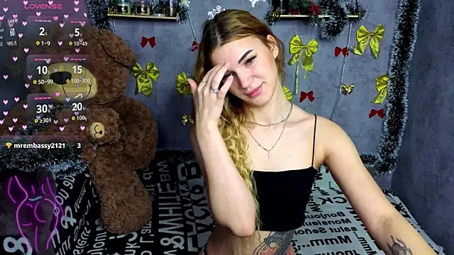 Snapshot of Hellen_Moore chatting on December 17, 12:38 am Hellen Moore online show from December 17, 12:38 am