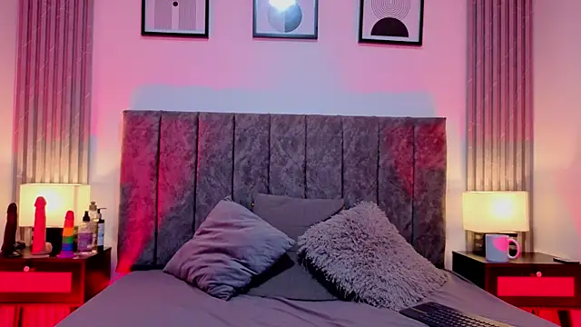 Ema Stone65 online show from October 8, 7:55 pm