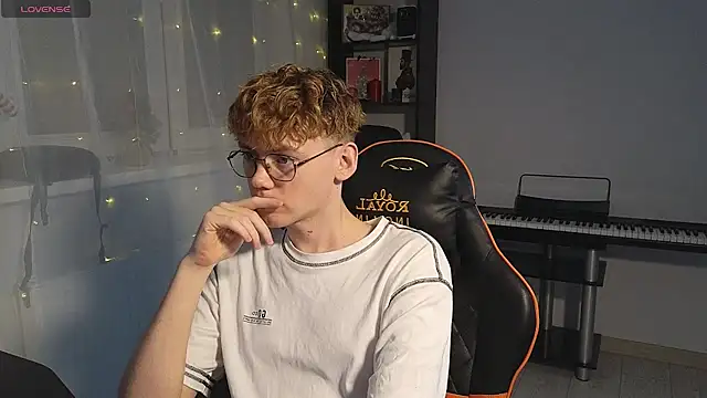 Snapshot of Keytaro chatting on February 18, 5:42 pm Keytaro online show from February 18, 5:42 pm