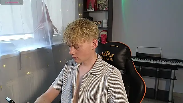 Snapshot of Keytaro chatting on March 10, 2:16 pm Keytaro online show from March 10, 2:16 pm