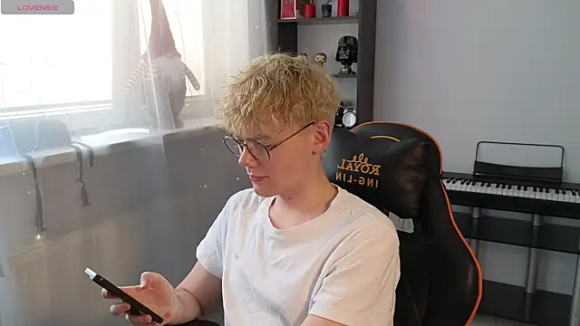 Snapshot of Keytaro chatting on March 14, 1:57 pm Keytaro online show from March 14, 1:57 pm