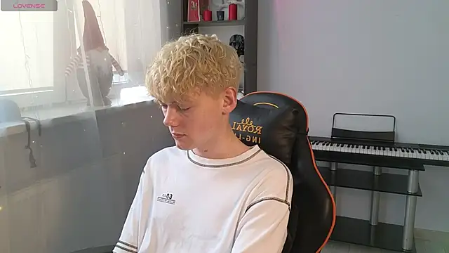 Snapshot of Keytaro chatting on March 15, 2:23 pm Keytaro online show from March 15, 2:23 pm