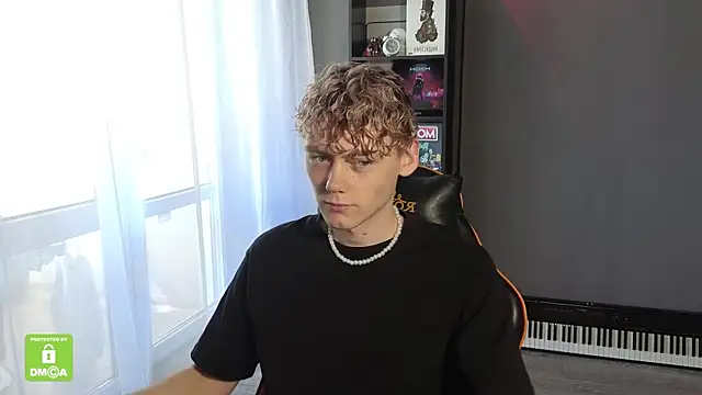 Snapshot of Keytaro chatting on September 12, 11:32 am Keytaro online show from September 12, 11:32 am