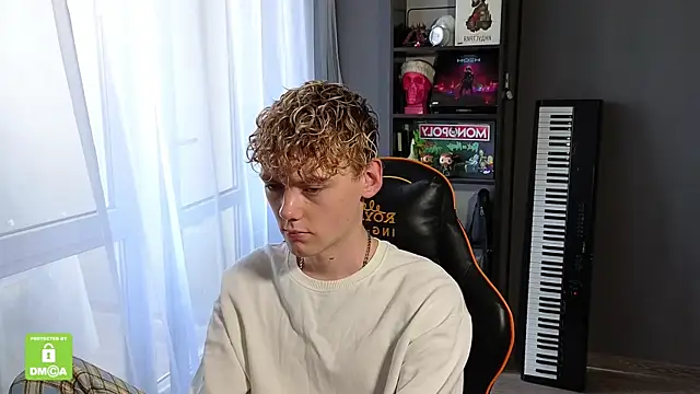 Snapshot of Keytaro chatting on September 19, 8:16 am Keytaro online show from September 19, 8:16 am