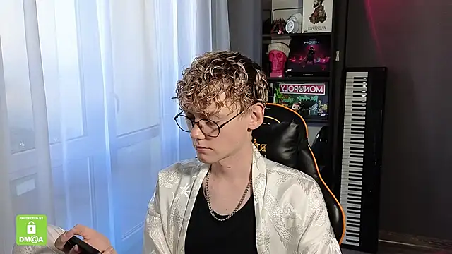 Snapshot of Keytaro chatting on September 22, 6:37 am Keytaro online show from September 22, 6:37 am