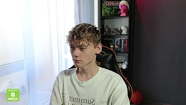 Snapshot of Keytaro chatting on September 24, 10:18 am Keytaro online show from September 24, 10:18 am