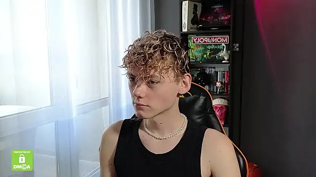 Snapshot of Keytaro chatting on October 10, 4:44 am Keytaro online show from October 10, 4:44 am