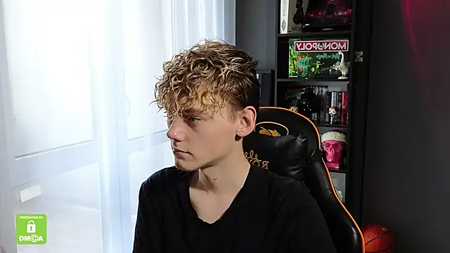 Snapshot of Keytaro chatting on October 12, 7:51 am Keytaro online show from October 12, 7:51 am