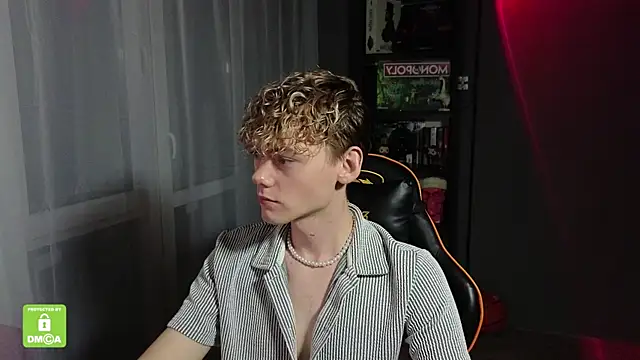 Snapshot of Keytaro chatting on October 15, 12:44 am Keytaro online show from October 15, 12:44 am