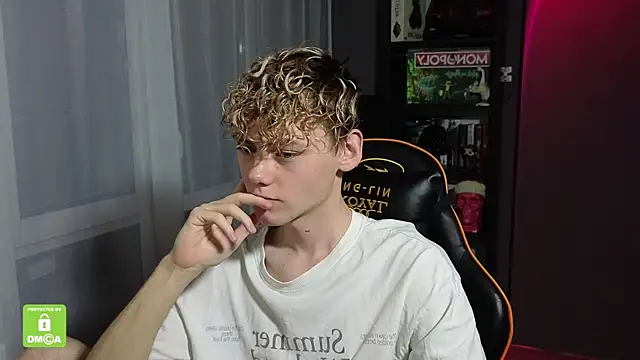 Snapshot of Keytaro chatting on October 20, 11:27 pm Keytaro online show from October 20, 11:27 pm