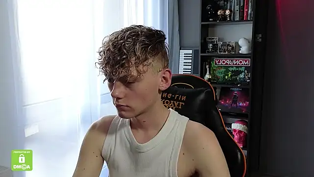 Snapshot of Keytaro chatting on October 28, 10:08 am Keytaro online show from October 28, 10:08 am