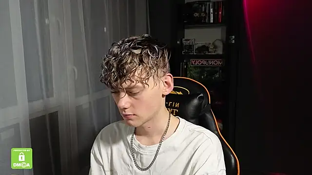 Snapshot of Keytaro chatting on November 6, 3:24 pm Keytaro online show from November 6, 3:24 pm