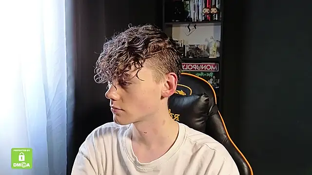 Snapshot of Keytaro chatting on December 14, 10:42 am Keytaro online show from December 14, 10:42 am