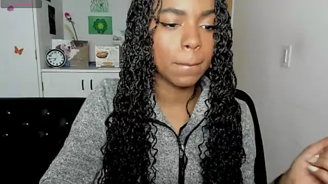 Snapshot of Marce_22 chatting on December 13, 12:42 am Marce 22 online show from December 13, 12:42 am