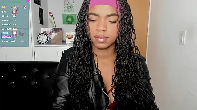 Snapshot of Marce_22 chatting on December 15, 12:28 pm Marce 22 online show from December 15, 12:28 pm